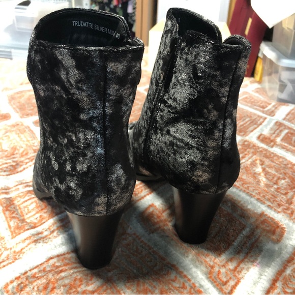 Modcloth Velvet Ankle Booties - Picture 10 of 13